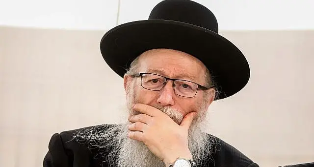 Israele, positivo il ministro Litzman: per lui il Covid-19 «è il castigo divino per l’omosessualità»