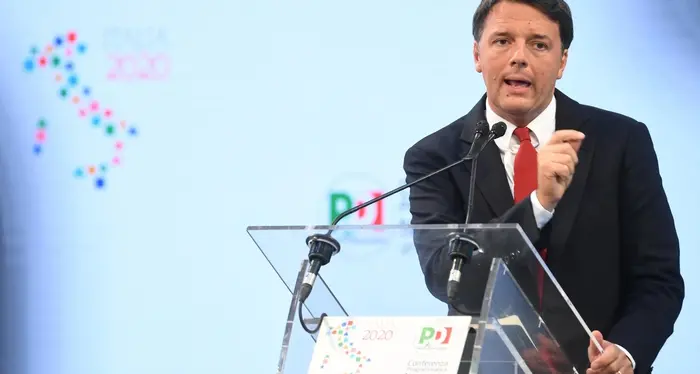 Renzi alla Conferenza Pd: «Discutiamo senza veti al centro e alla sinistra»