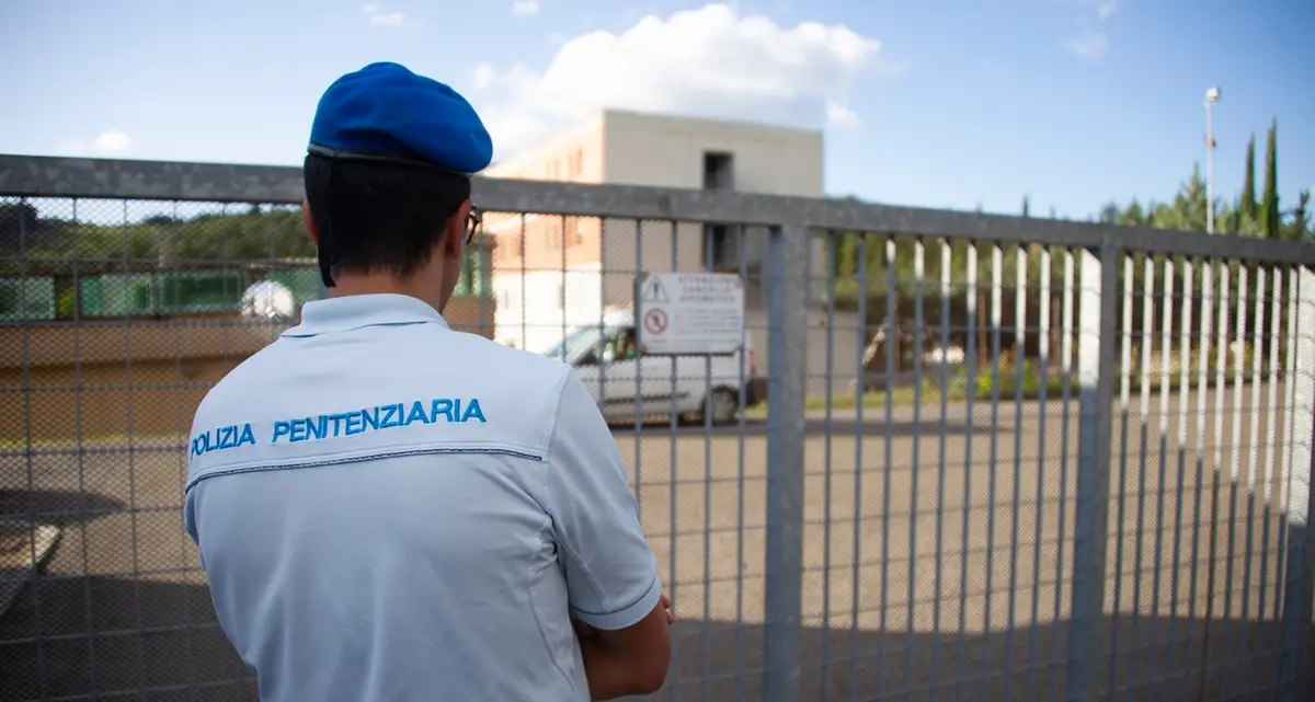Presunti pestaggi nel carcere di San Gimignano: a giudizio 4 agenti per tortura