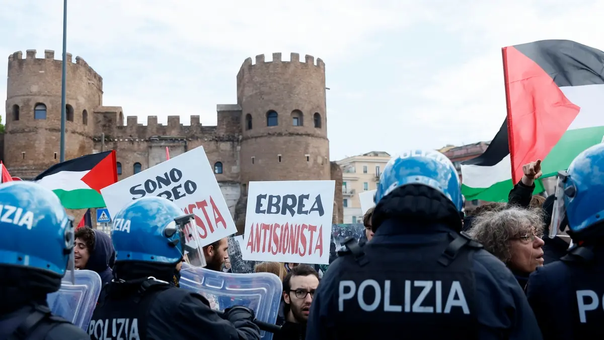 Scontri a Roma tra manifestanti pro Palestina e Brigata Ebraica: la fotogallery