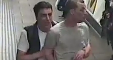 Gas lacrimogeno in metropolitana a Londra, caccia a due uomini