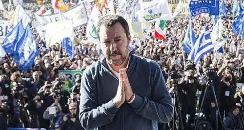 Salvini a piazza del Popolo: \"Uniti non ci ferma nessuno\"