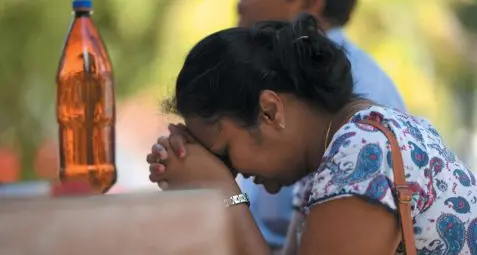 Lo Sri Lanka piange i suoi morti e cerca la regia delle stragi