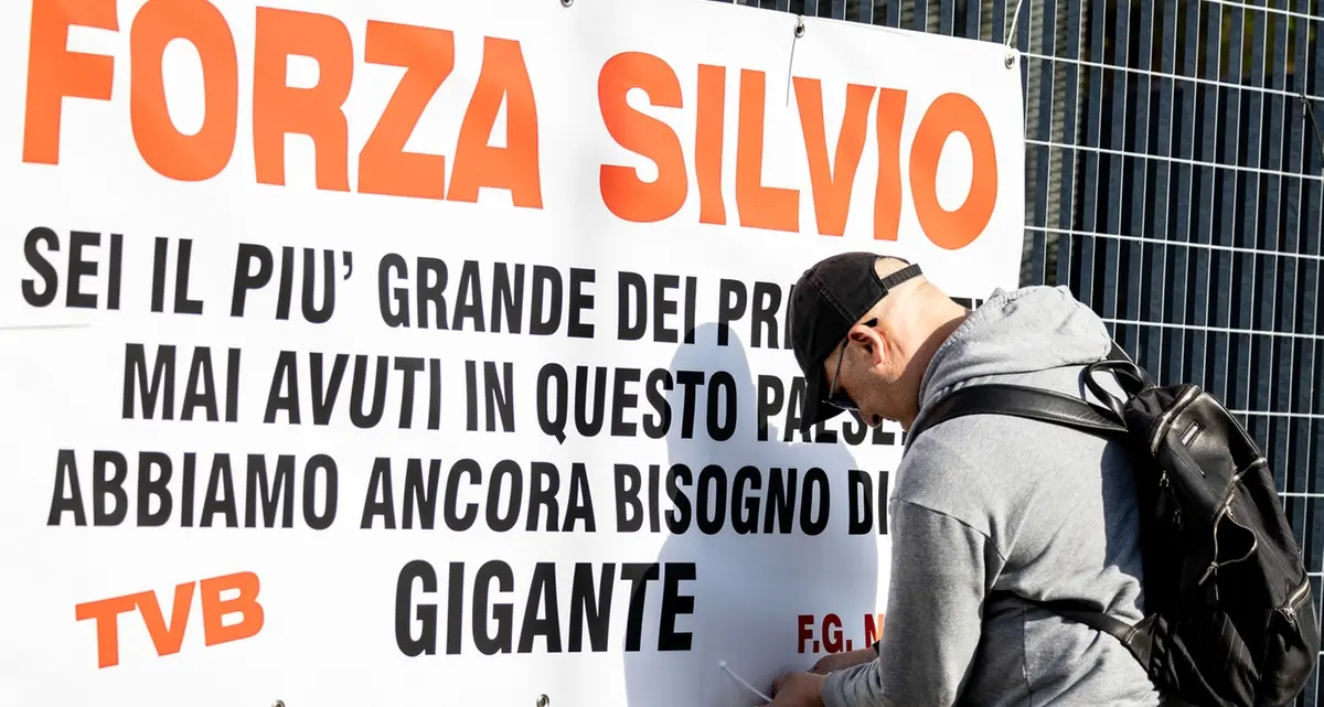 Il bollettino del San Raffaele: Berlusconi è in costante miglioramento