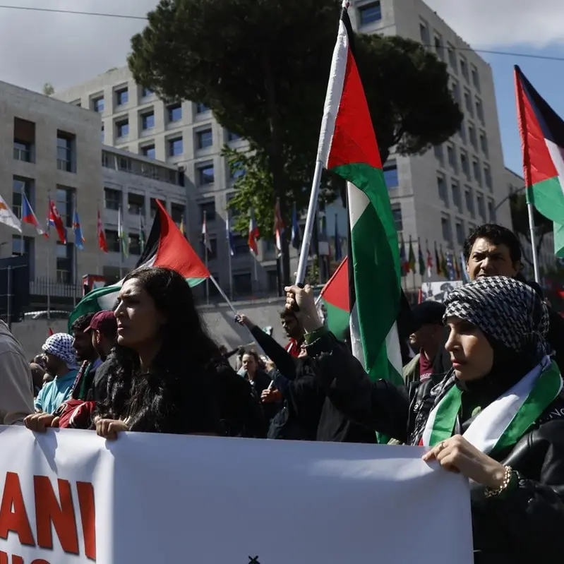 Festa dei Lavoratori, in migliaia a Torino: slogan contro Meloni e pro Palestina