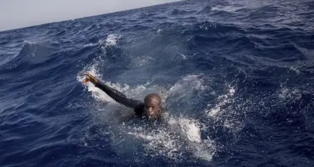 La denuncia di Msf: 100 migranti annegati al largo della Libia