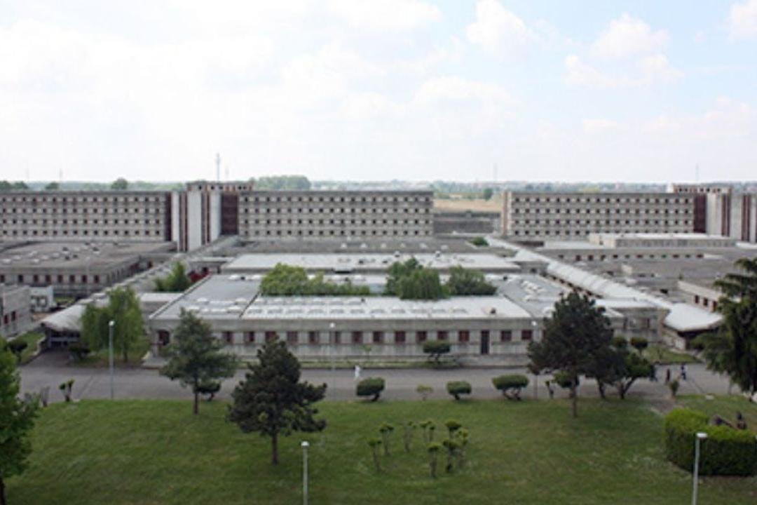 Alfredo Cospito assume solo acqua e sale dopo il ritorno in carcere