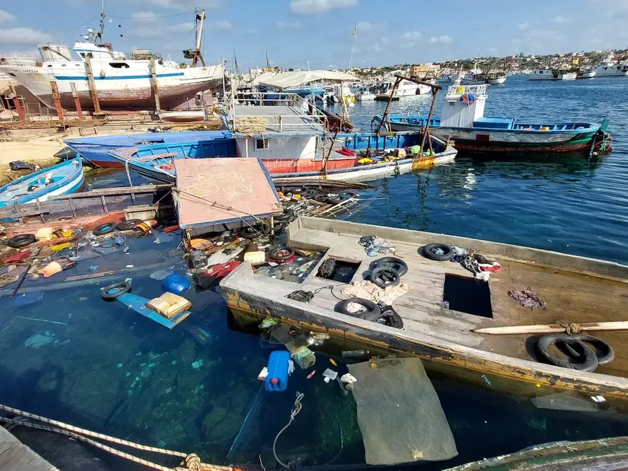 La calma apparente di Lampedusa «Ma gli sbarchi riprenderanno nella notte...»