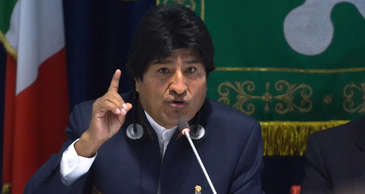 Bolivia, i militari prendono il controllo. Morales in Messico. Scontri a La Paz