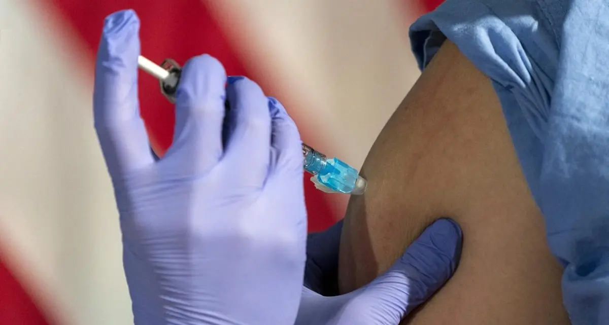 Prime vaccinazioni allo Spallanzani. Parte il Vax Day europeo