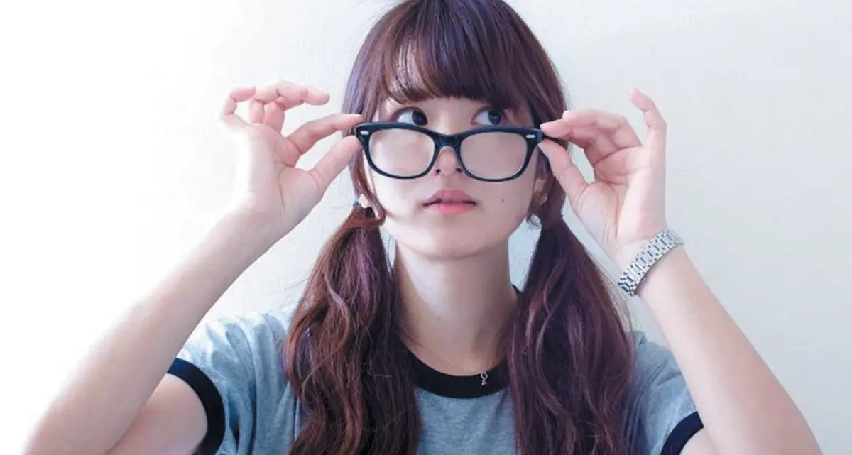 Giappone, occhiali vietati per le donne in ufficio