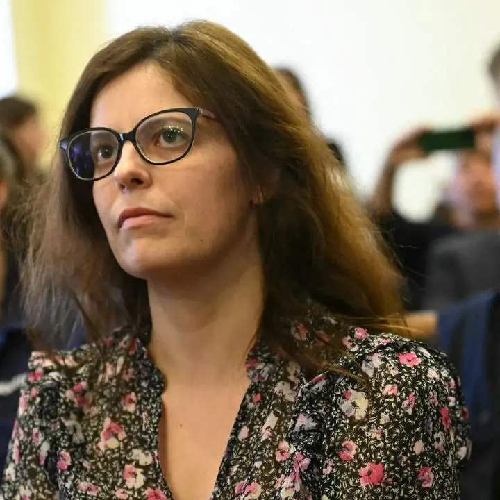 Fratoianni va in Ungheria per incontrare in carcere Ilaria Salis: «Ho trovato una donna tenace»