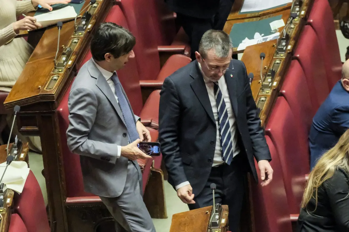 Andrea Delmastro e Giovanni Donzelli in Parlamento
