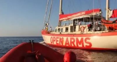 Migranti, si teme una nuova strage. Ipotesi navi militari per i 107 della Open Arms