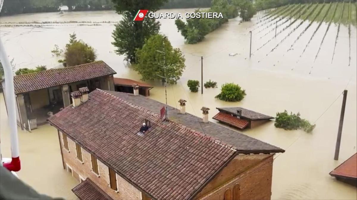 Emilia Romagna Sconvolta Dall’alluvione: Nove Morti E Migliaia Di ...