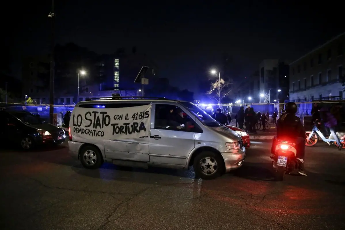 Ancora manifestazioni in segno di solidariet\\u00E0 per l\\'anarchico Alfredo Cospito, detenuto al 41 bis nel carcere di Milano Opera