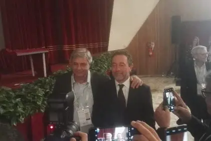 Il nuovo presidente dell\\'Unione Camere penali italiane Gian Domenico Caiazza con, a sinistra, il predecessore Beniamino Migliucci