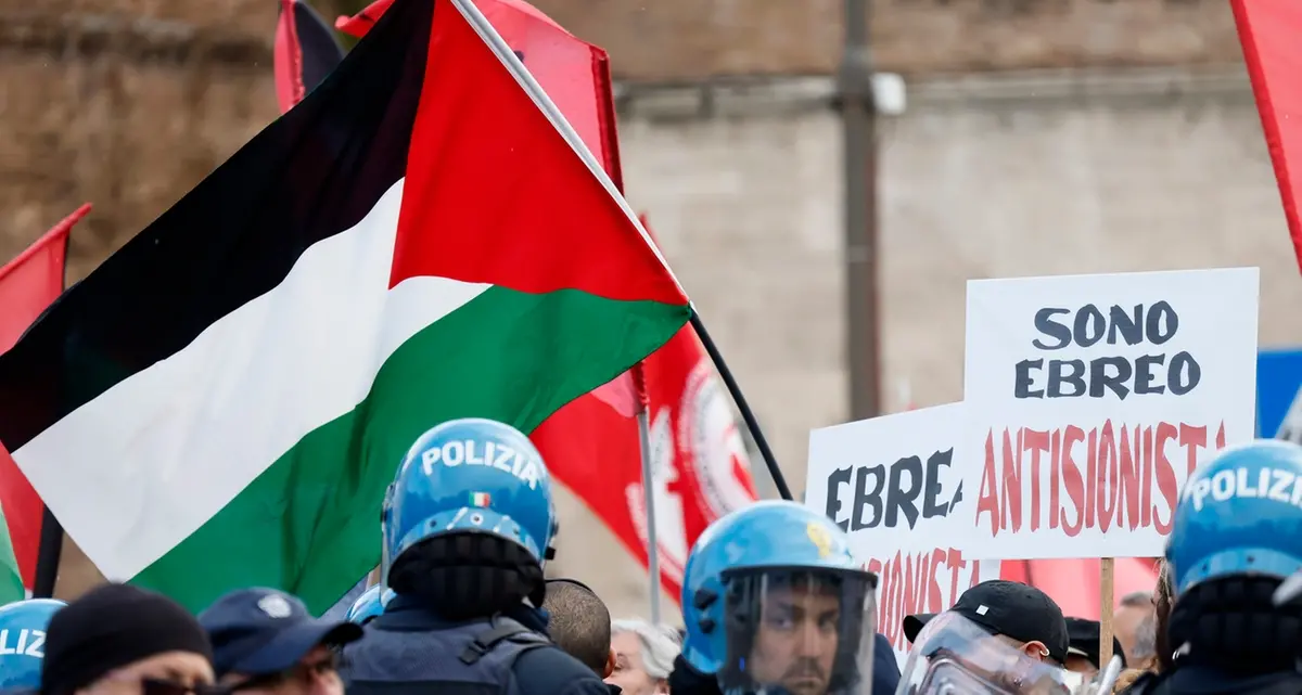 Scontri a Roma tra i manifestanti pro Palestina e Brigata Ebraica – FOTO