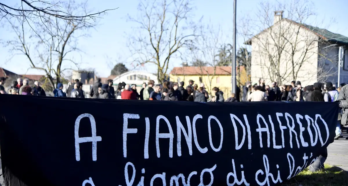 Anarchici in corteo a Roma: «Alfredo Cospito lasci il 41 bis» – FOTO