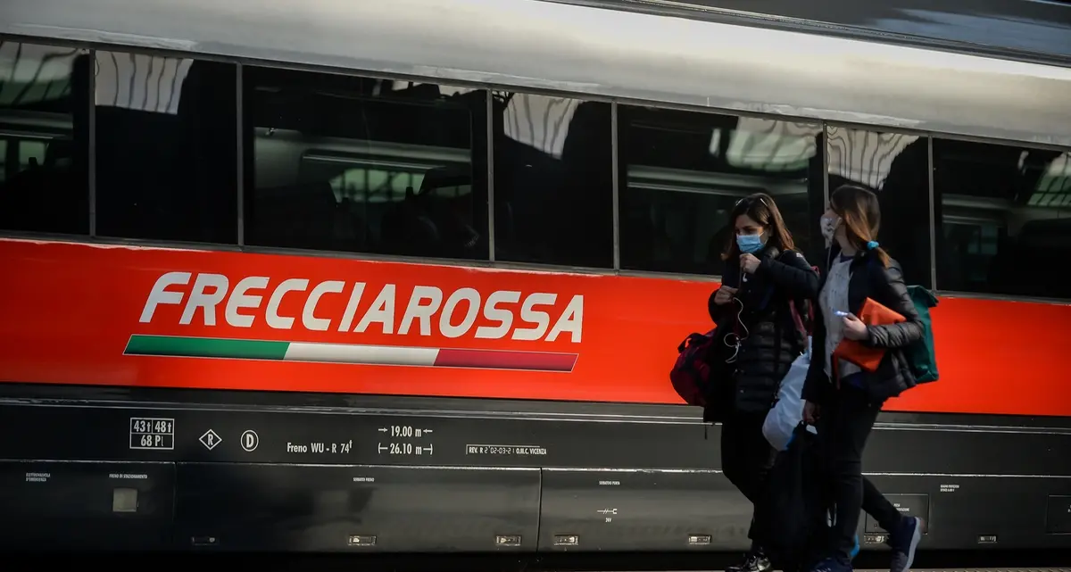 «Pratiche scorrette da Trenitalia per i pendolari da Roma a Caserta»