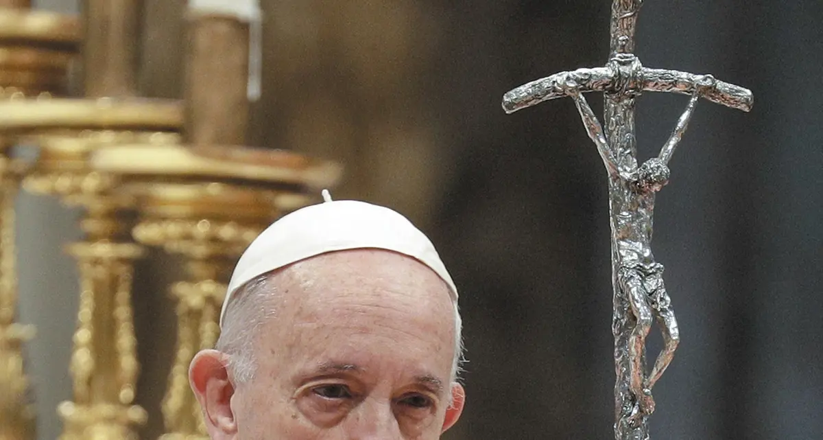 Il Papa: attenzione ai falsi idoli come denaro e successo