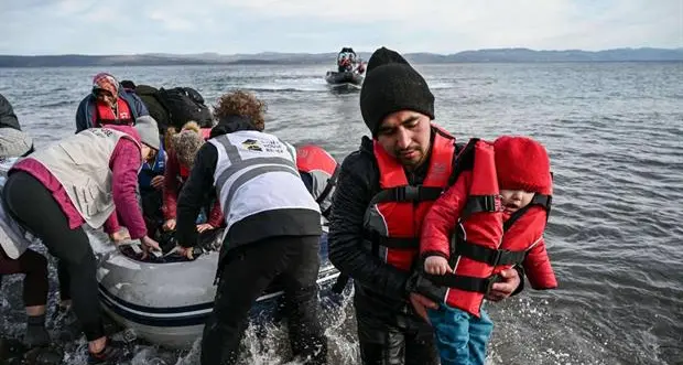 Grecia, lacrimogeni sui profughi siriani: il pianto disperato dei bambini