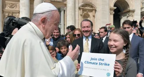 Bergoglio con Greta: «vai avanti»