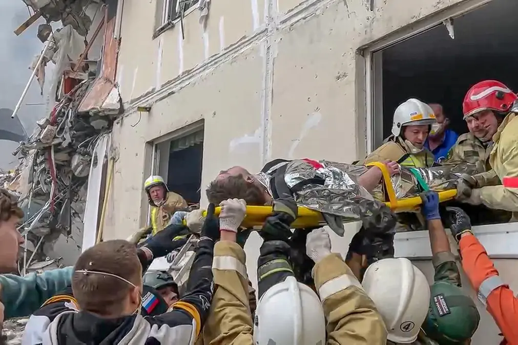 Crolla palazzo a Belgorod dopo raid ucraino