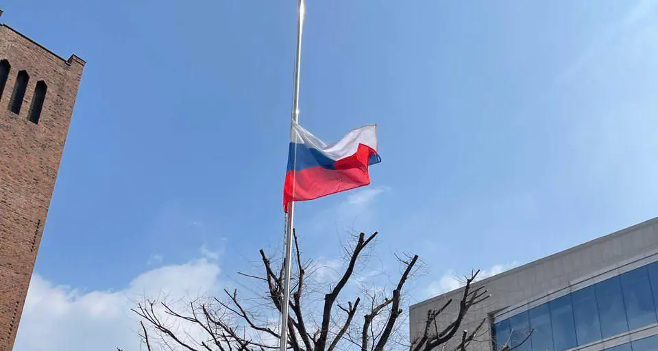 Russia, il giorno del lutto. E su Kiev piovono missili