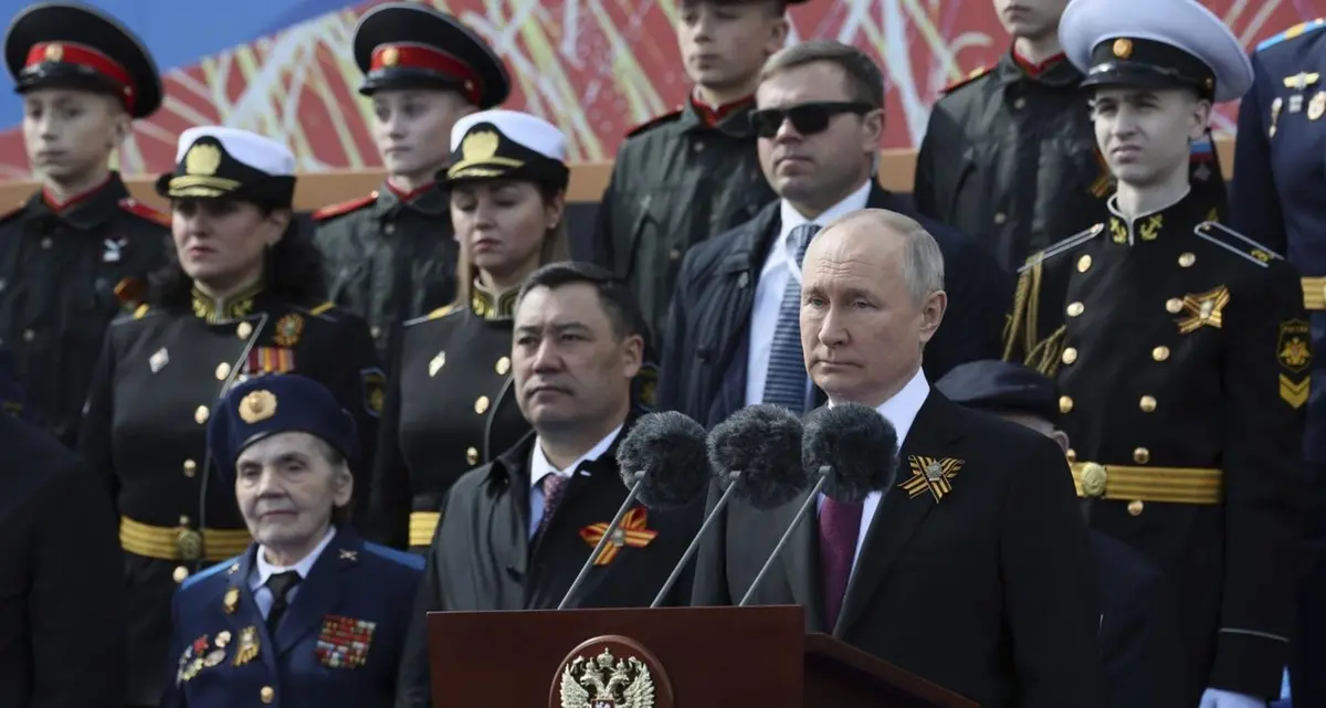 Putin e il 9 maggio: «Vogliamo la pace, ma l’Occidente ci fa la guerra»