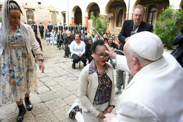 Il Papa alle detenute della Giudecca: «Il sovraffollamento delle carceri è un problema»