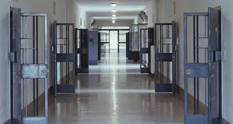 I garanti scrivono a Mattarella: «Ridurre i detenuti per fermare il contagio nelle carceri»