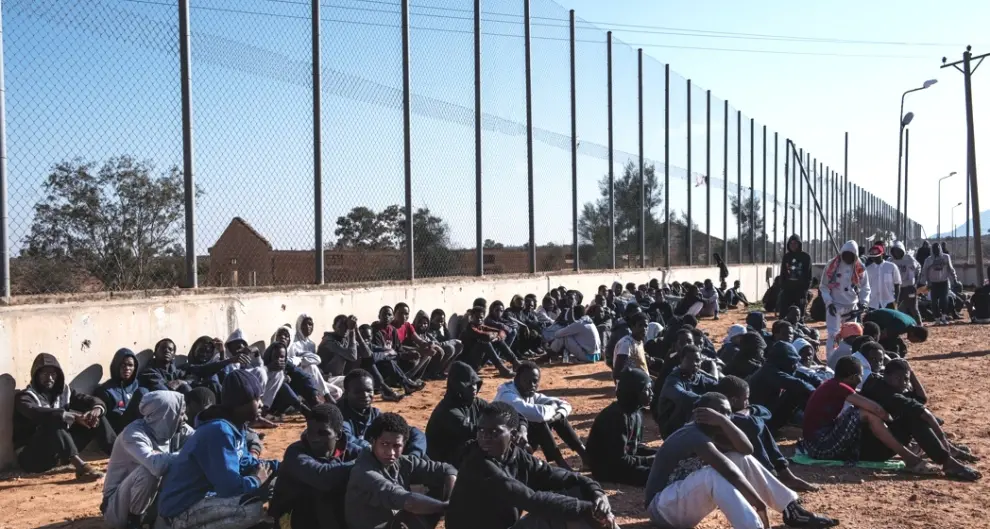 «Aiutate i migranti in Libia». La proposta indecente di Minniti alle Ong