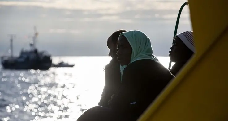 Migranti, fine dell'odissea per le navi ong. La Eleonore sequestrata ma i migranti sbarcano