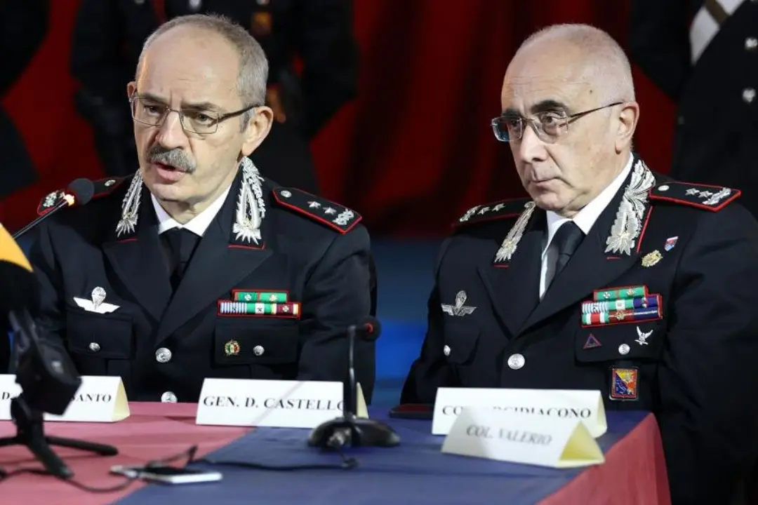 A sinistra il Generale Pasquale Angelosanto, comandante dei carabinieri del Ros
