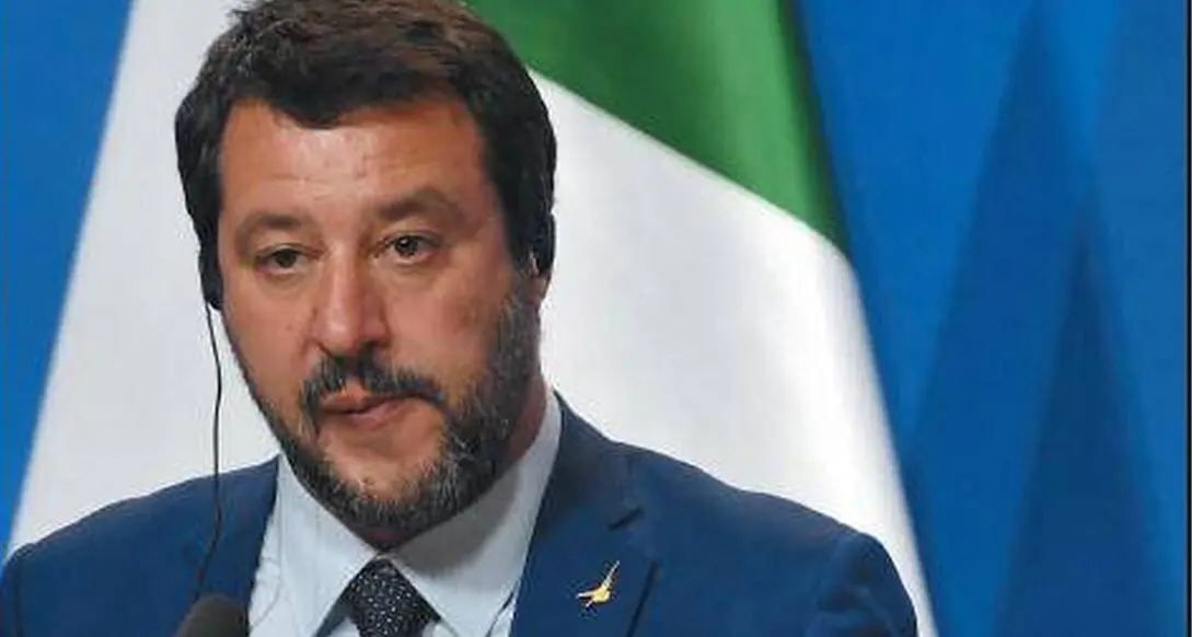 Salvini fa il premier: «Giù le tasse, via gli 80 euro»