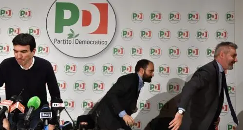 Orfini: \"Sciogliamo il Pd e rifondiamolo\". Salvini: \"Sono d'accordo...\"