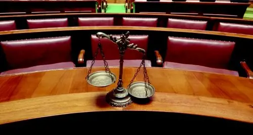 La sentenza degli ermellini: sugli avvocat decide il Cnf