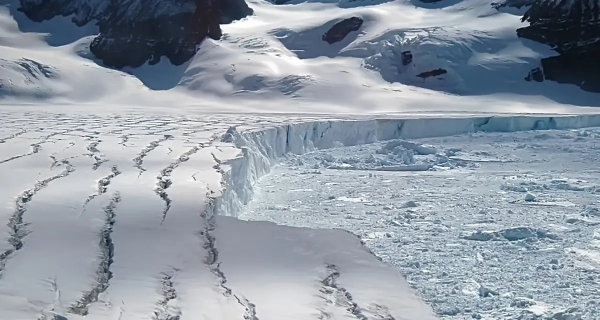 Il più grande iceberg di sempre si sta staccando dall'Antartide