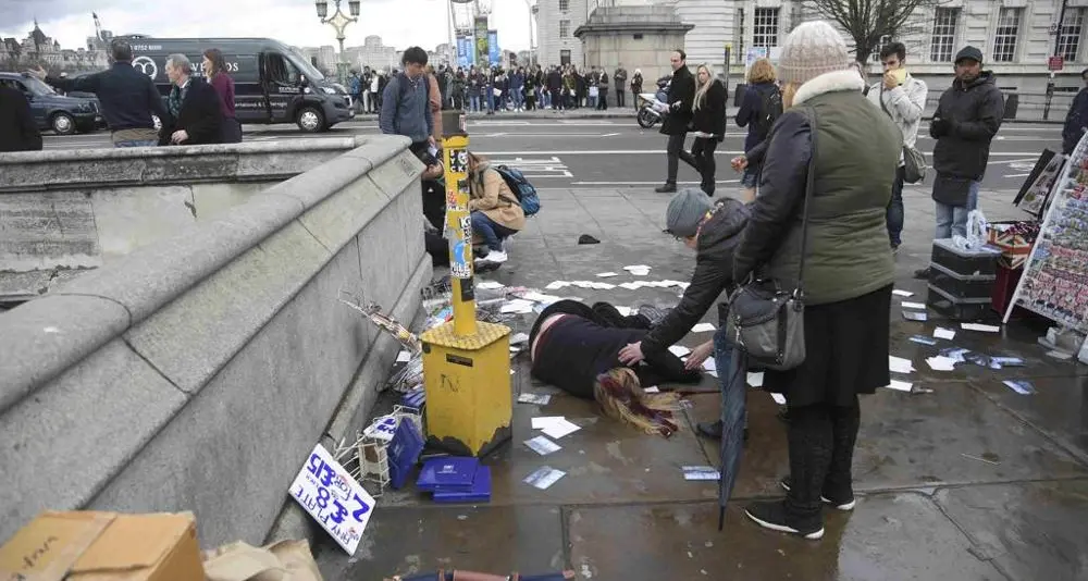 Londra, attacco al Parlamento: ucciso l'assalitore. Almeno 4 morti