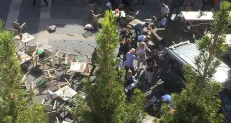 Terrore in Germania, furgone sulla folla, almeno 3 vittime