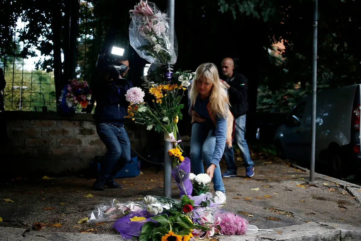 Nella foto, i fiori sul luogo dell\\'omicidio di Luca Sacchi , LAPRESSE