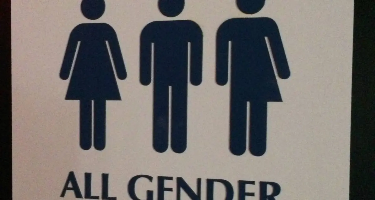 Trump cancella la legge Obama sui bagni transgender
