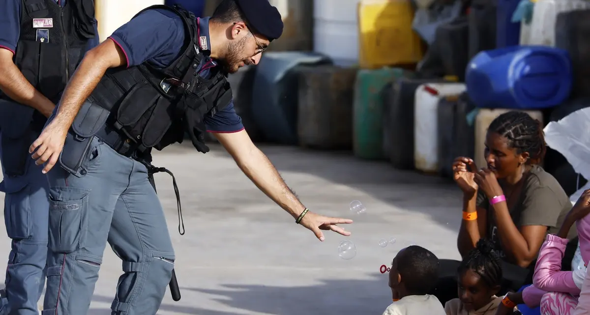 Migranti liberati a Catania, il giudice: «Il decreto del Governo è illegittimo». Fratelli d’Italia insorge