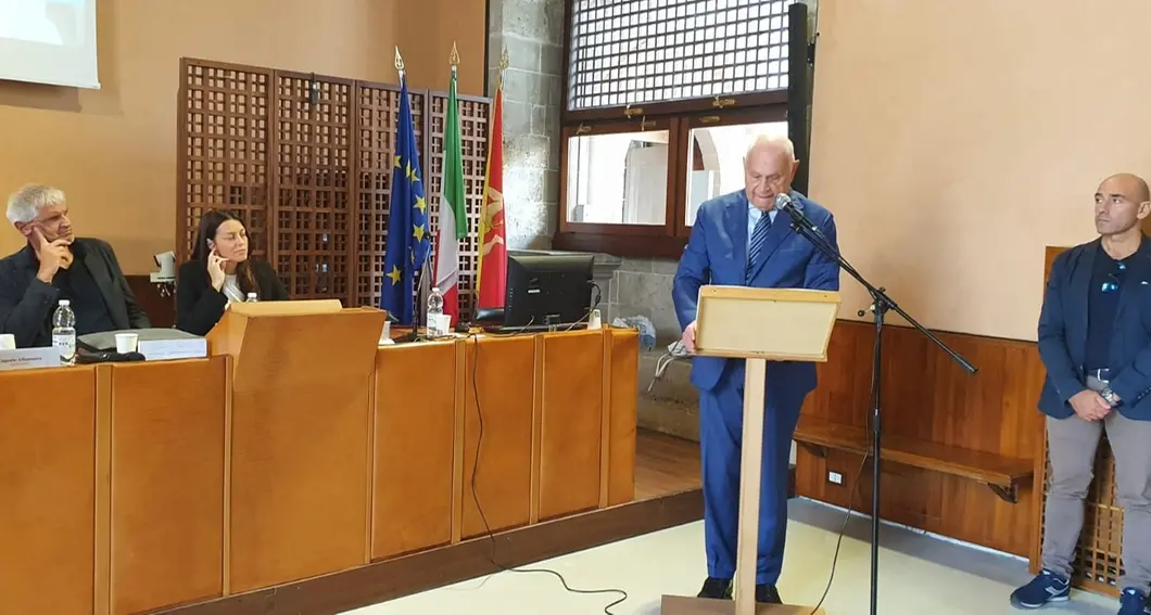 Il Guardasigilli Carlo Nordio al Congresso di AreaDg: «Le intercettazioni su mafia e terrorismo non si toccano». Ma Conte lo punzecchia