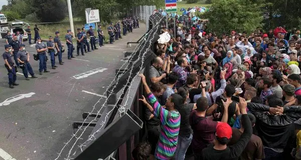 Migranti, l'Europa spaccata in due sull'accoglienza