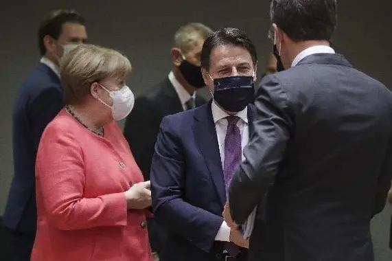 Giuseppe Conte e Angela Merkel al Consiglio europeo