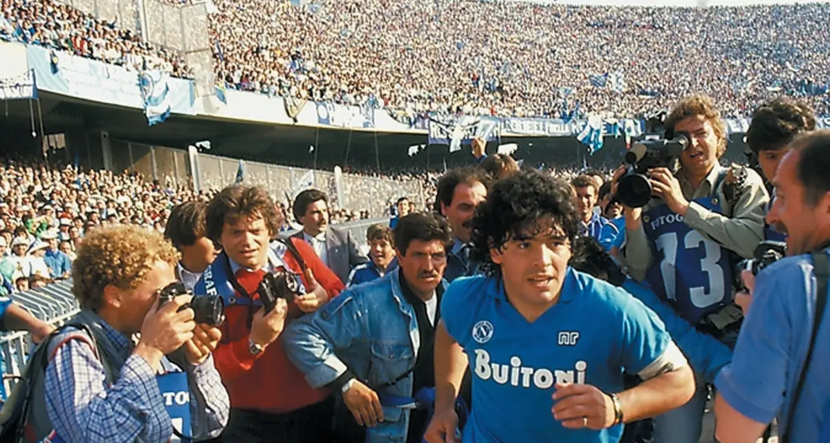 Viva Maradona! Il Dio del calcio buca anche lo schermo di Cannes