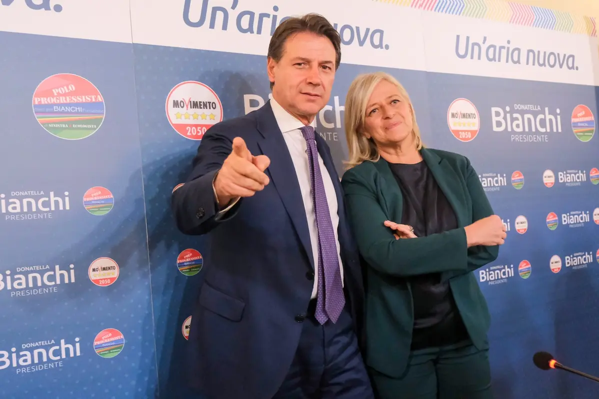 Il presidente del M5S, Giuseppe Conte insieme alla candidata per la Regione Lazio Donatella Bianchi