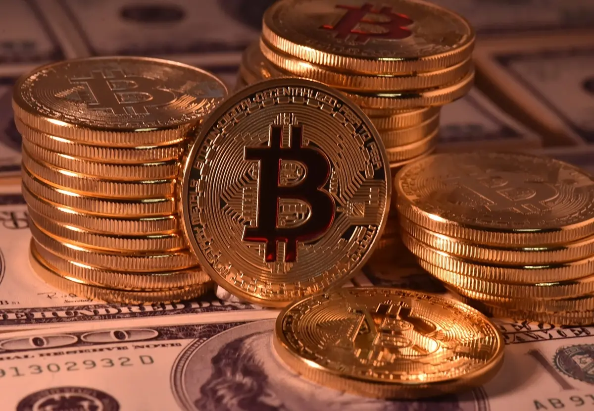 Bitcoin: moneta o prodotto finanziario? Cosa dice la Cassazione
